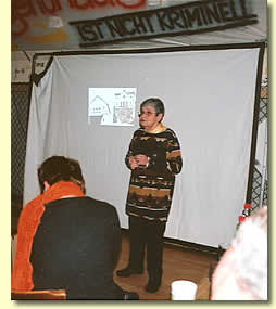 Die Zeitzeugin Hedy Epstein bei ihrem Vortrag