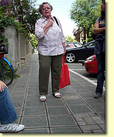 Inge Auerbacher trifft Jugendliche zum Gespräch