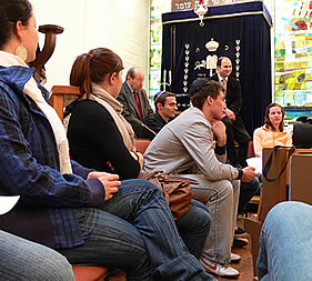 SchülerInnen der Klasse 9d zu Besuch bei Jugendlichen in der Israelitischen Kultusgemeinde Nürnberg